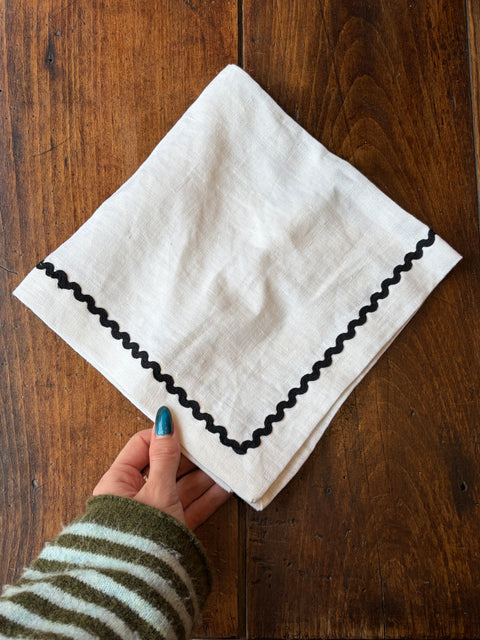 Ric Rac White with Black Napkins - Set of 4