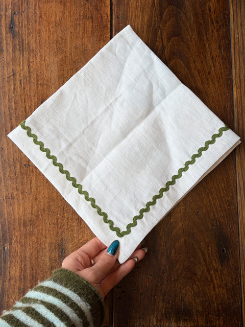 Ric Rac White with Green Napkins - Set of 4